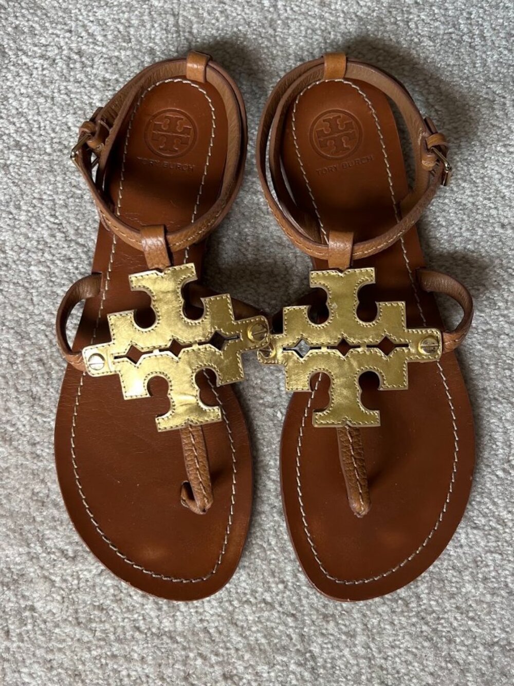 Tory Burch Tan Gold Leather Phoebe Logo Flat Thong Ankle Strap Sandals Size 8.5